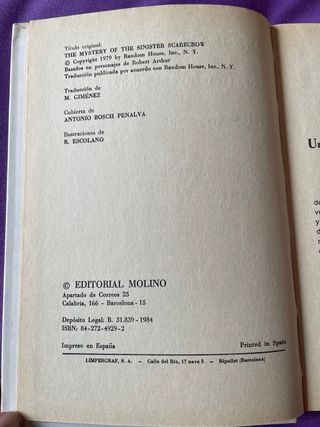 Misterio del espantapajaros siniestro