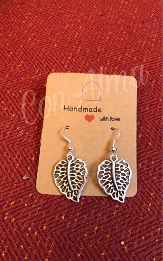 Pulseras llaveros y pendientes