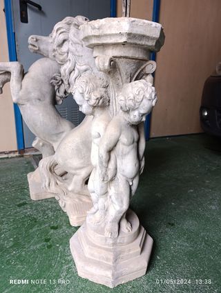 Figura de caballos y angeles