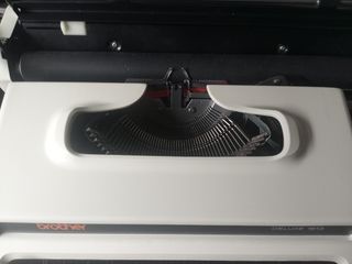 Máquina de escribir Brother Deluxe 1613