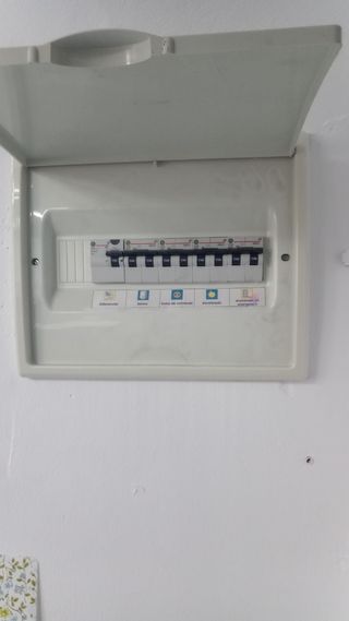 Electricidad, aire acondicionado, gas