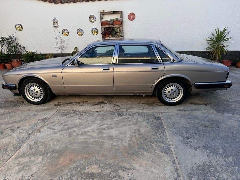 Jaguar Daimler 1987 - foto 1