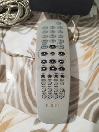 Altavoz y mando Philips de home cinema