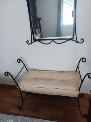 Butaca de forja y espejo