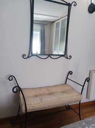 Butaca de forja y espejo