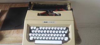 Maquina de escribir Olivetti Lettera 25