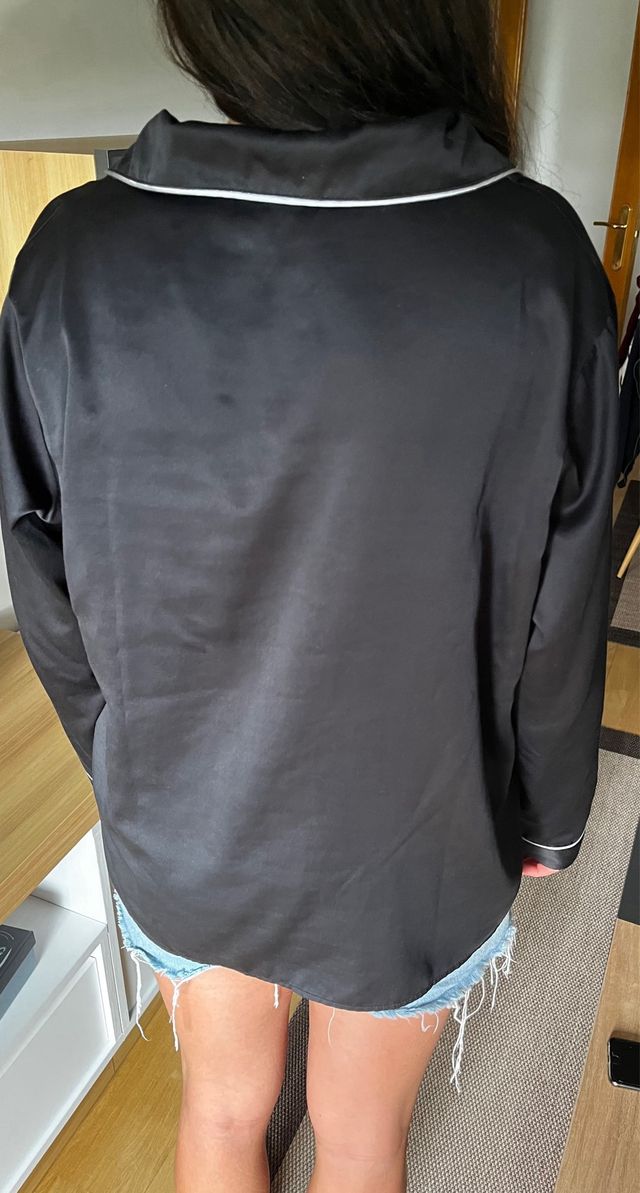 Camisa negra love to lounge