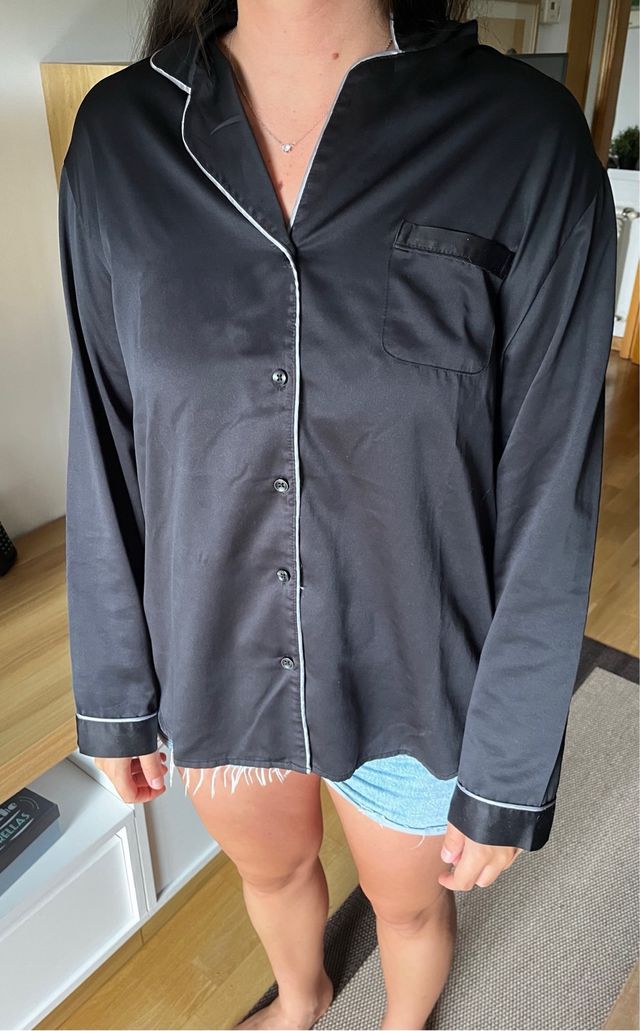 Camisa negra love to lounge