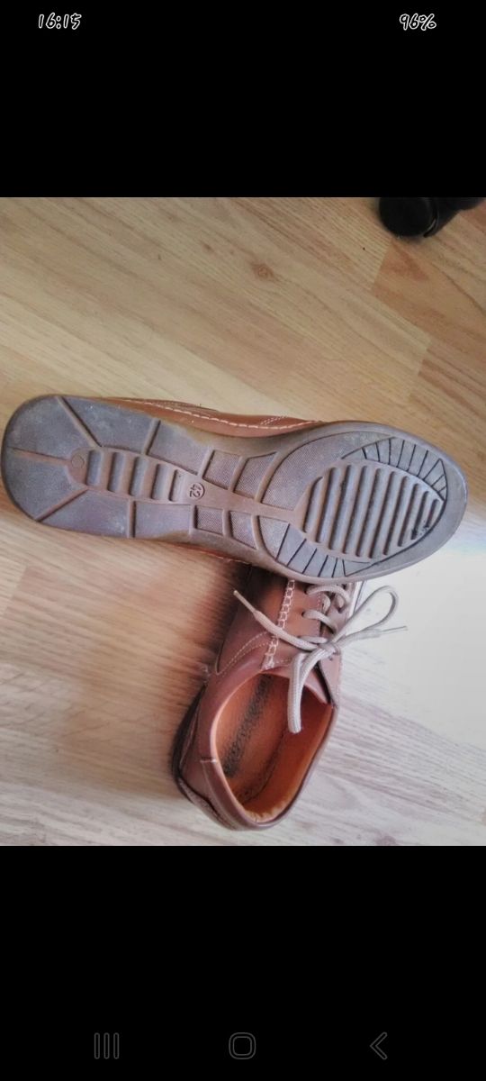 Zapatos piel auténtica.