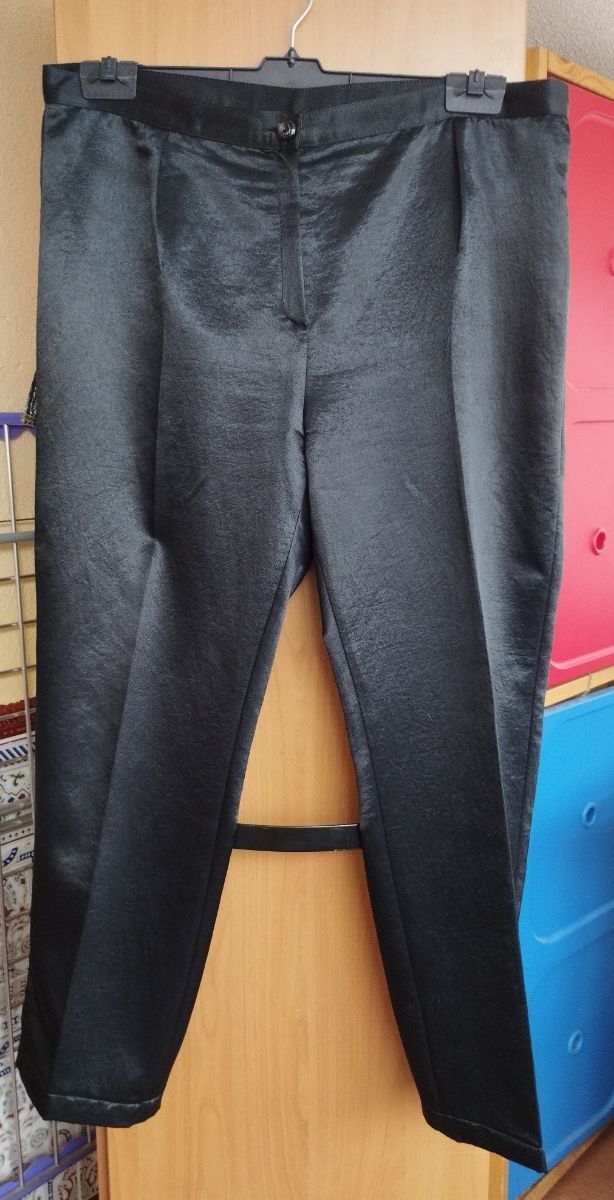 Pantalón de vestir brillos.