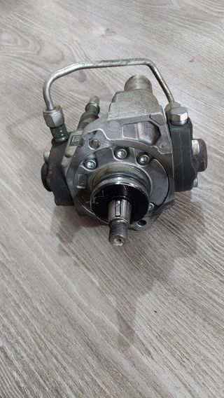 Bomba inyectora opel 55570040