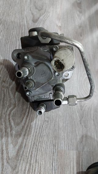 Bomba inyectora opel 55570040