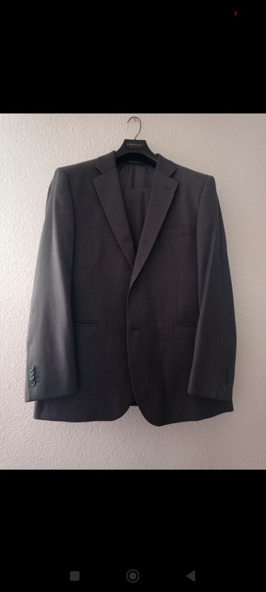Traje chaqueta hombre gris con raya