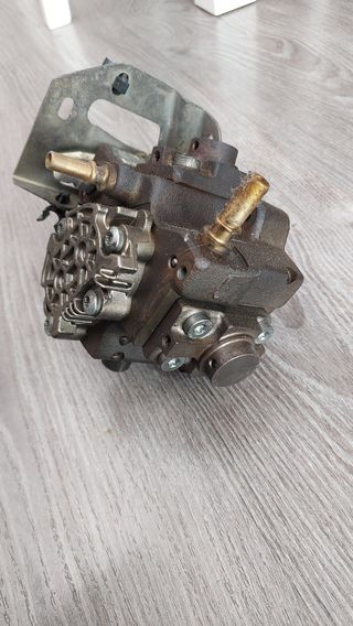Bomba inyectora peugeot citroen 0445010102