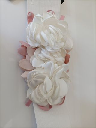 Nuevo. Cinturón blanco ancho flores