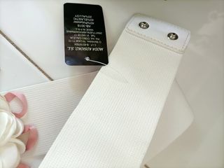 Nuevo. Cinturón blanco ancho flores