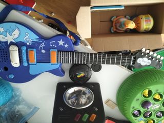 Altavoz y guitarra juguetes niños