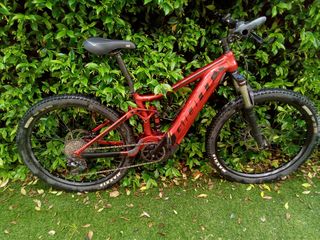 Bicicleta eléctrica GIANT roja talla S