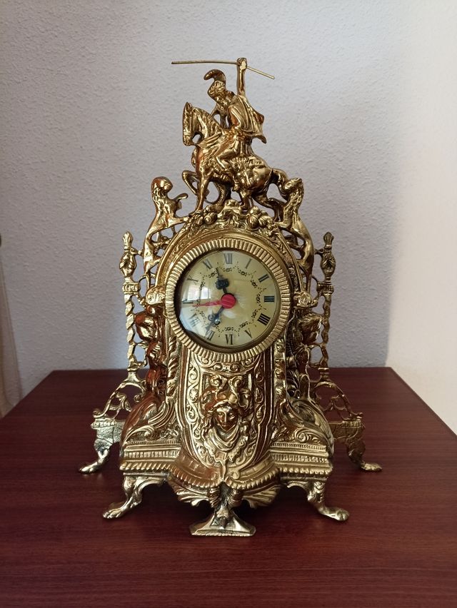 Reloj antiguo de bronce color dorado