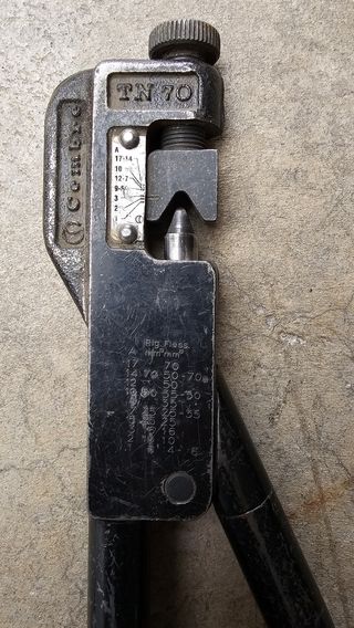 Pinza cembre tn70
