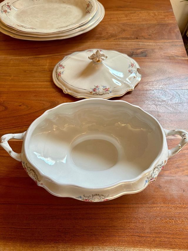 Antigua vajilla San Claudio Oviedo