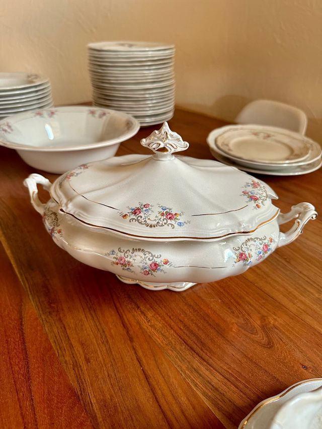 Antigua vajilla San Claudio Oviedo