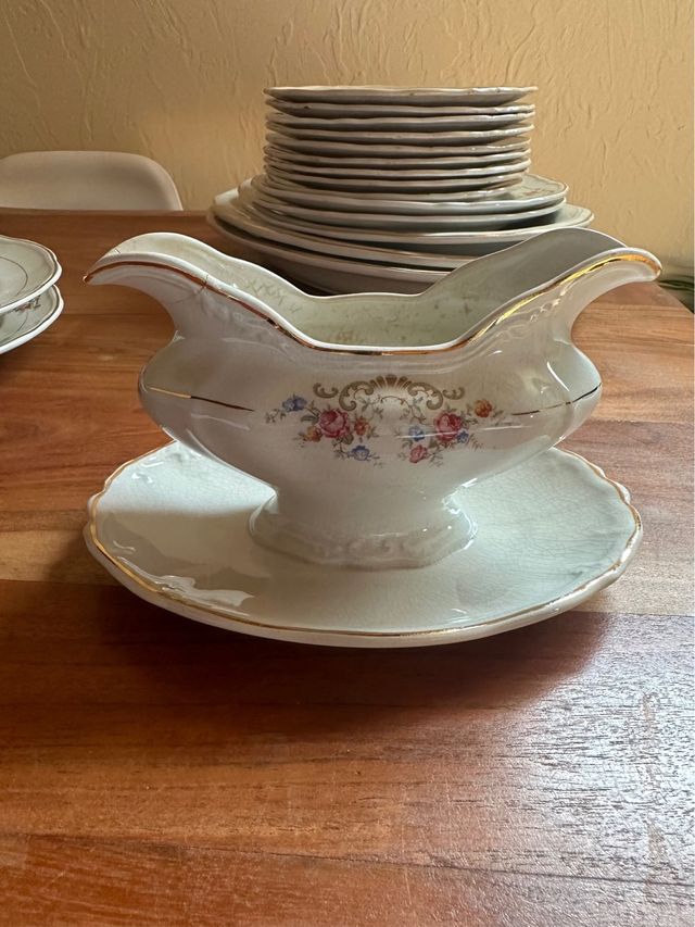 Antigua vajilla San Claudio Oviedo