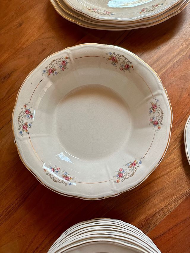 Antigua vajilla San Claudio Oviedo