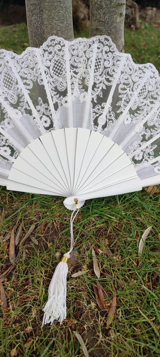 Abanico de encaje y madera de palisandro