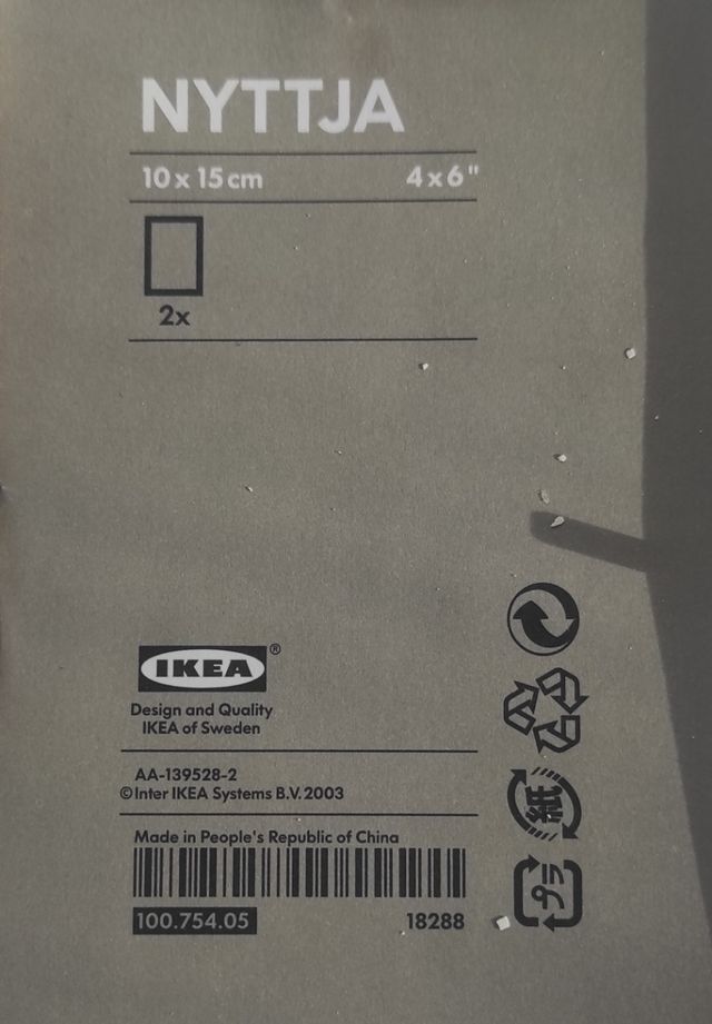 4 marcos con las postales incluidas.