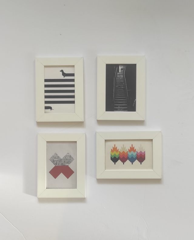 4 marcos con las postales incluidas.