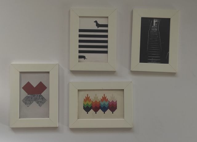 4 marcos con las postales incluidas.