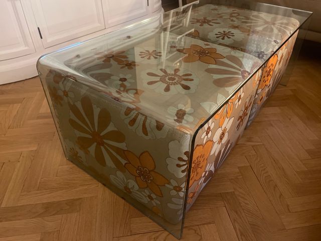 Mesa centro Natuzzi cristal 2 puffs.