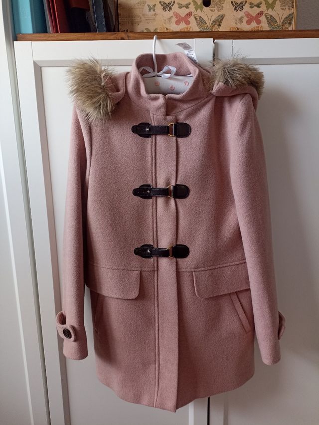 Trenca de lana rosa con capucha. Tizzas