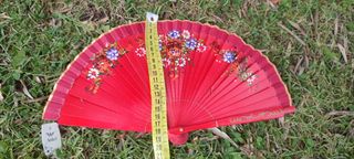Abanico pintado a mano por ambos lados