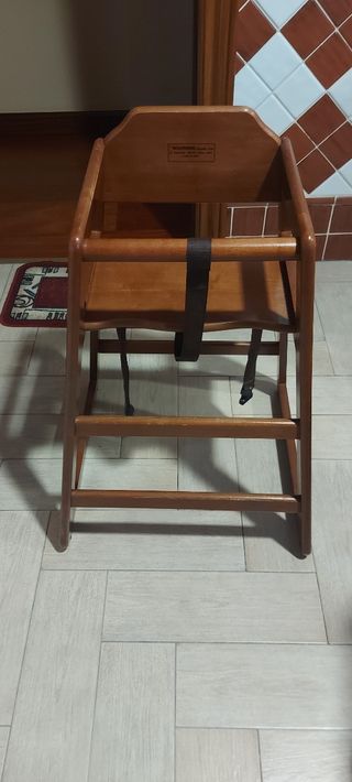 Trona de madera