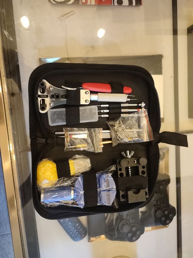 Estuche relojero reparación.