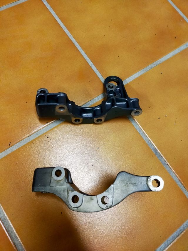 Soporte escape moto de agua