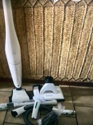 kobold vb100 incluye dos baterías  Friega y aspira