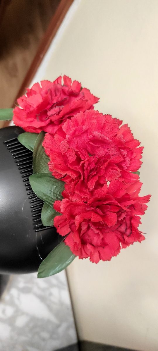 Tocado Flamenca ramillete peineta clavel