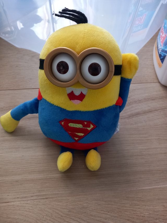 Minnion Peluche con ventosa e vestito da Superman