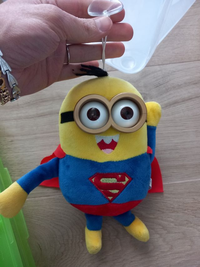 Minnion Peluche con ventosa e vestito da Superman