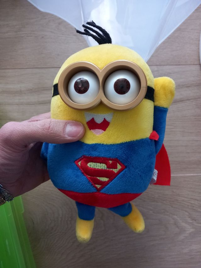 Minnion Peluche con ventosa e vestito da Superman