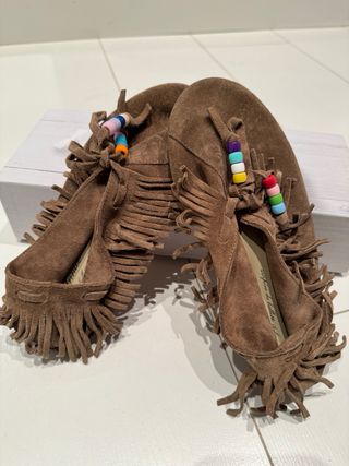 Zapatos motivos indios con flecos. TALLA 30
