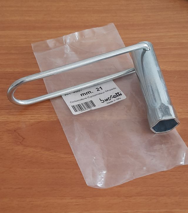LLAVE DE BUJIAS CICLOMOTOR CON MANGO