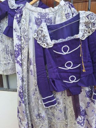 Trajes de fallera niña.