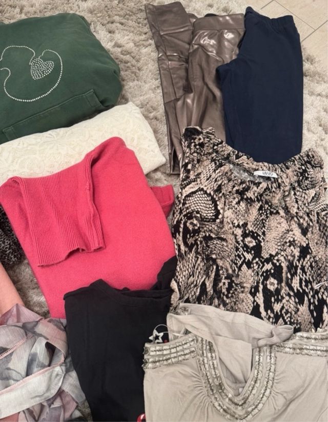 Vari indumenti firmati