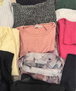 Vari indumenti firmati