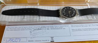 Reloj Swatch mujer negro. Modelo SFK254