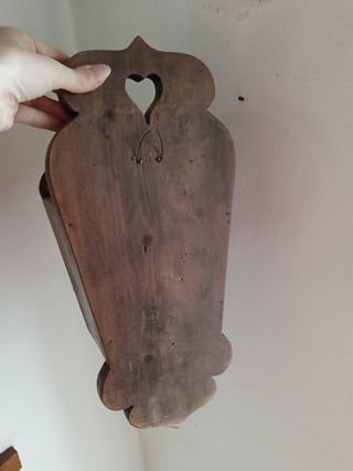 Vaso di legno da parete decorato